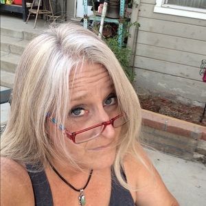 Meet your Posher, Dina